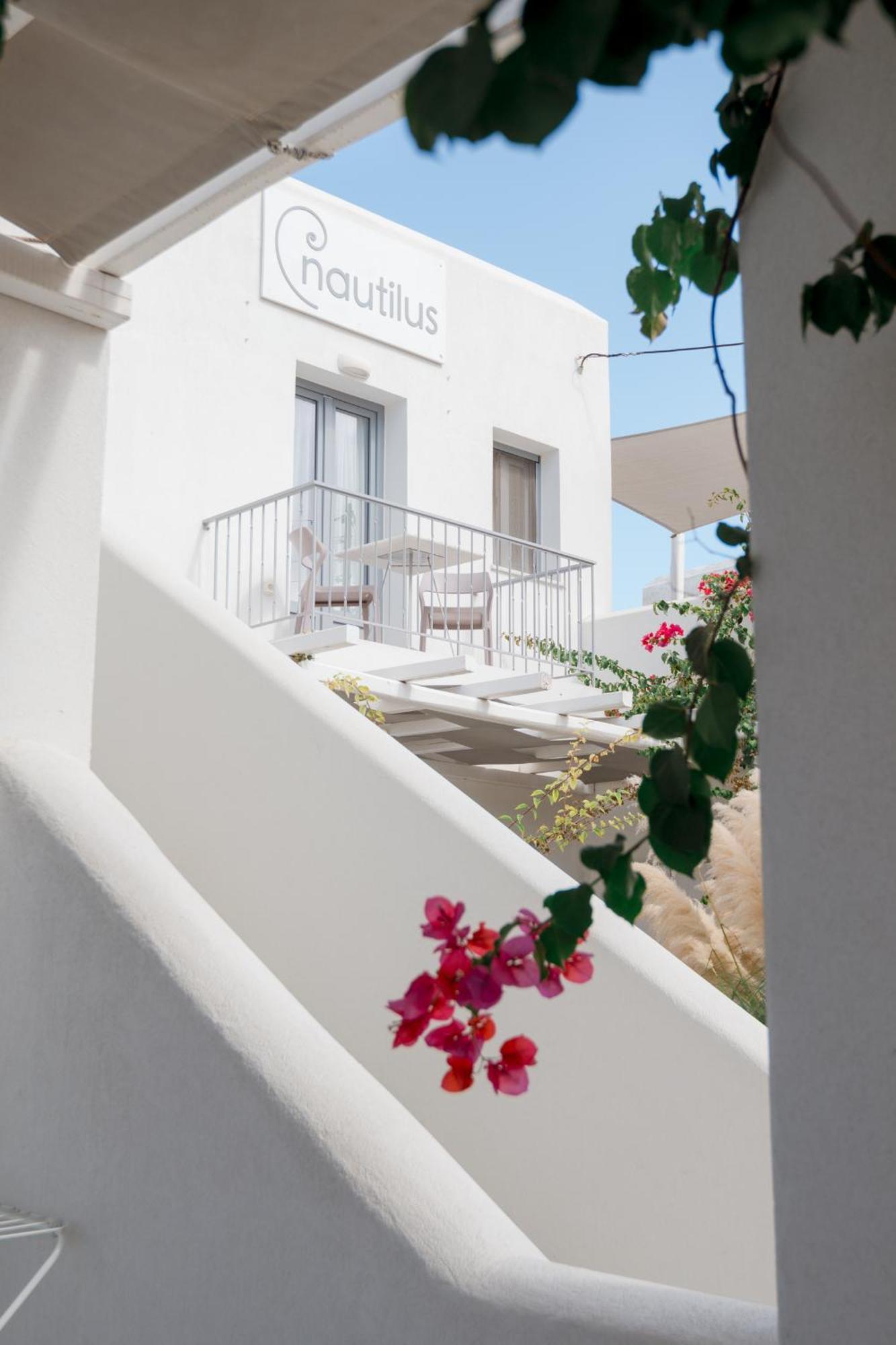 Nautilus Apartments-Suites Парос Екстериор снимка