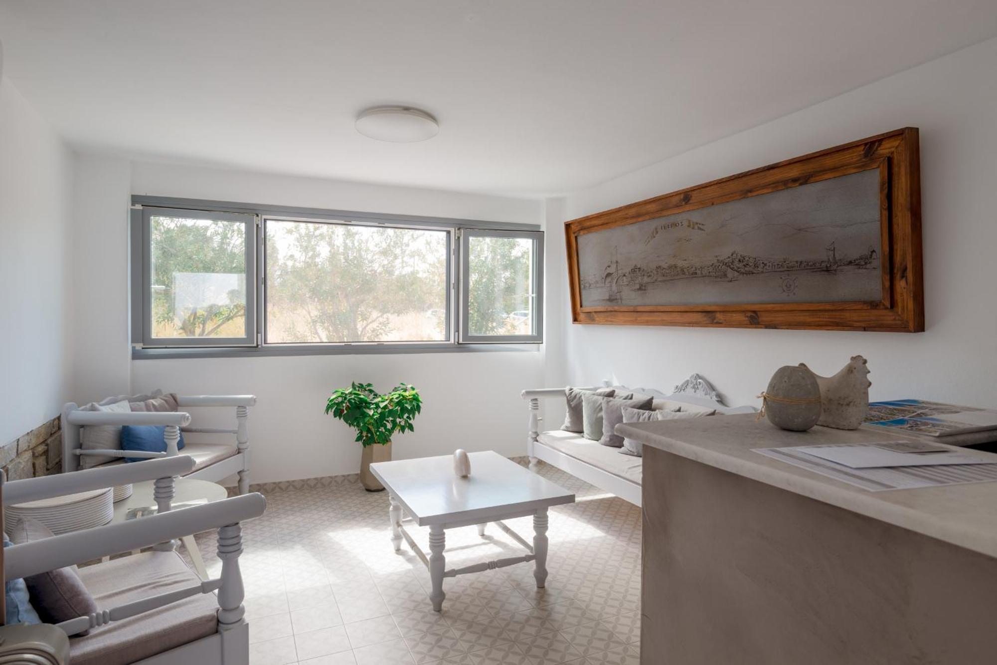 Nautilus Apartments-Suites Парос Екстериор снимка