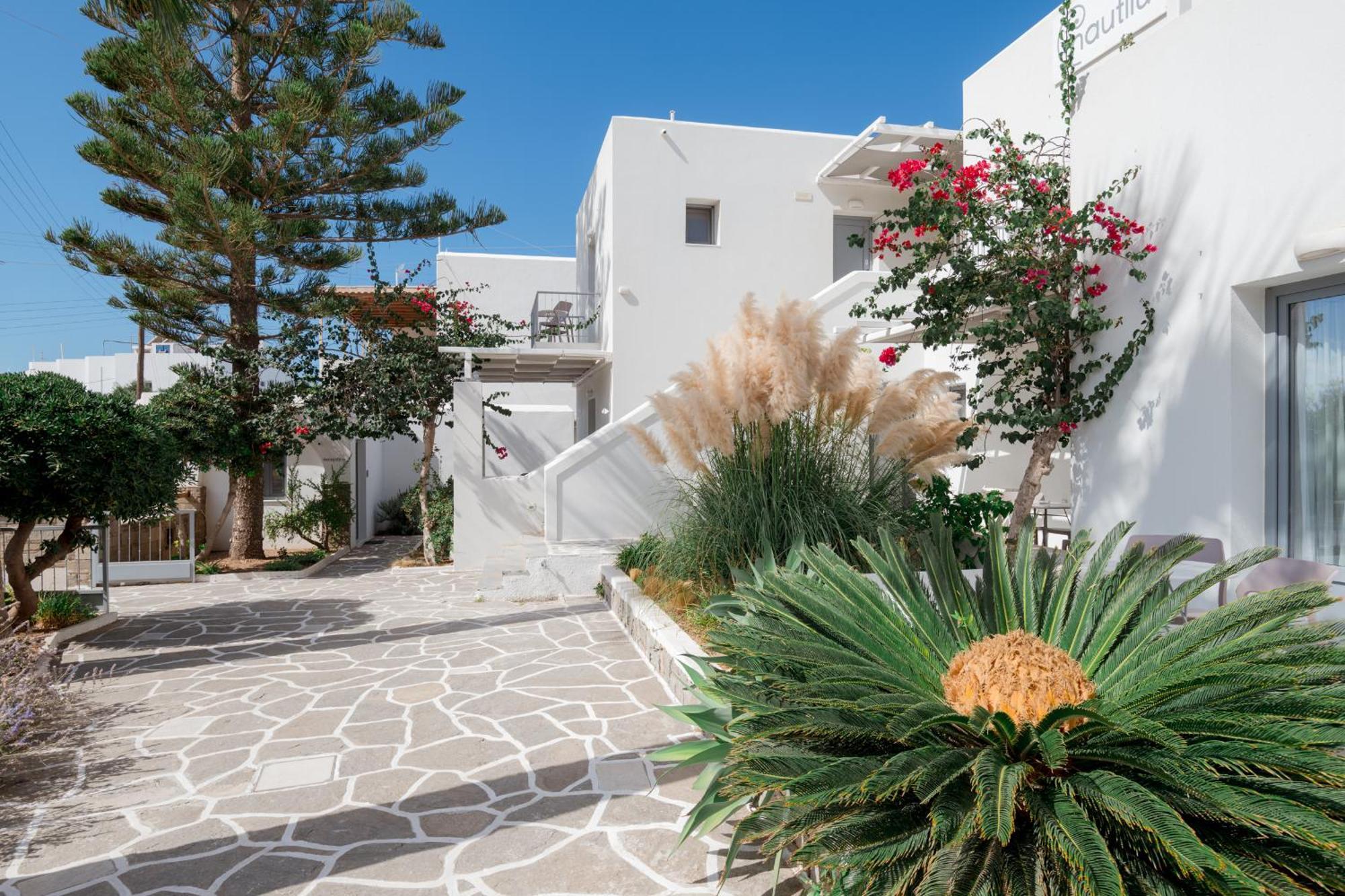 Nautilus Apartments-Suites Парос Екстериор снимка