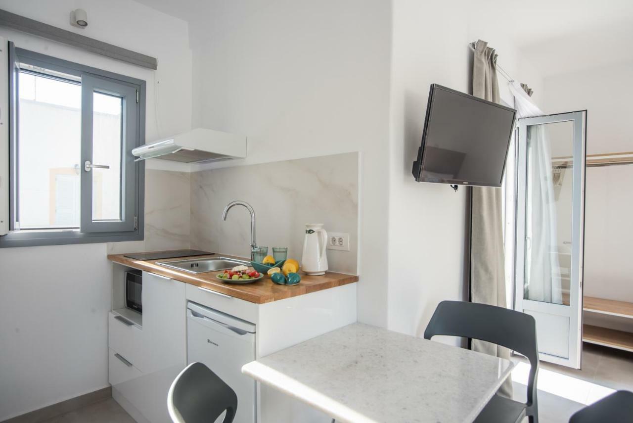 Nautilus Apartments-Suites Парос Екстериор снимка