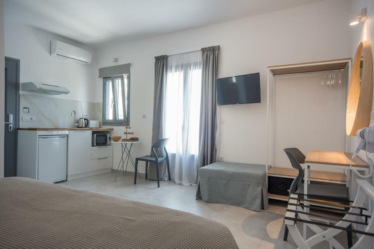 Nautilus Apartments-Suites Парос Екстериор снимка